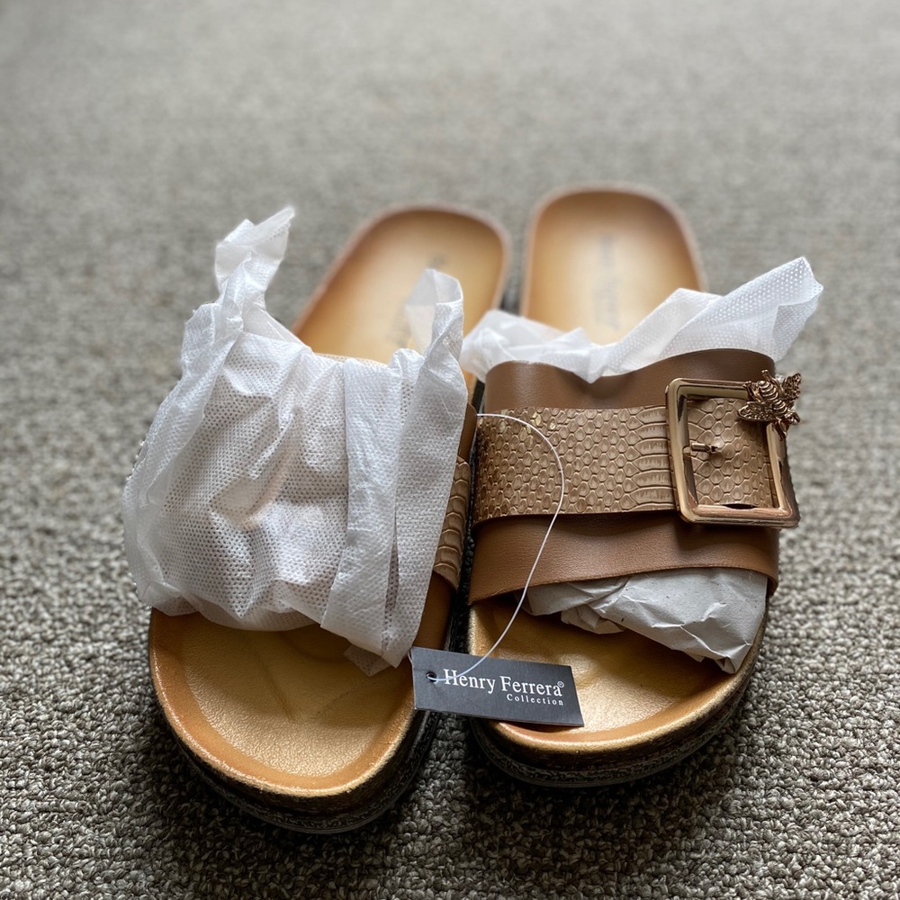 Chic NWT Henry Ferrera Bumblebee Summer Slides
